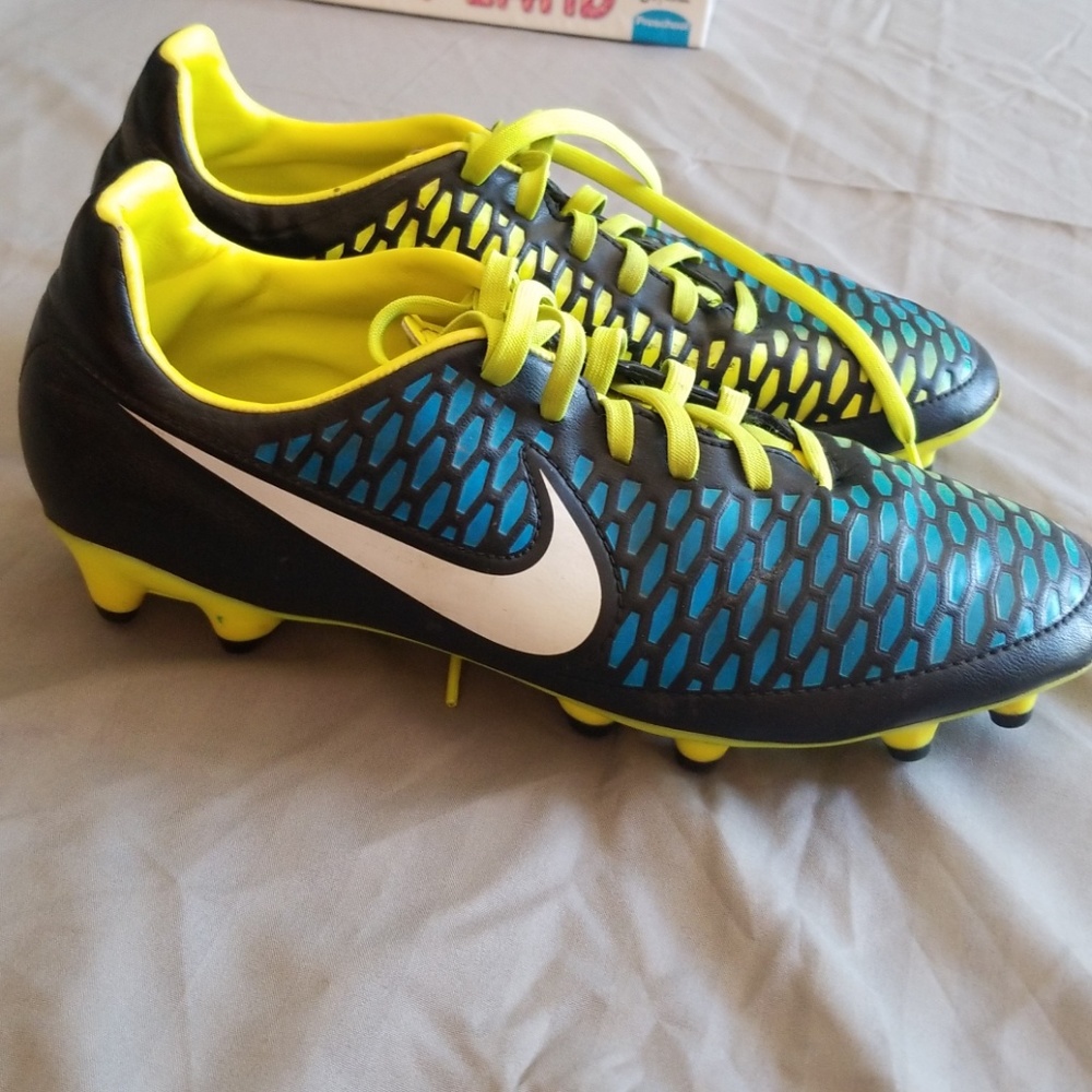 Nike Magista soccer cleats US 8.5